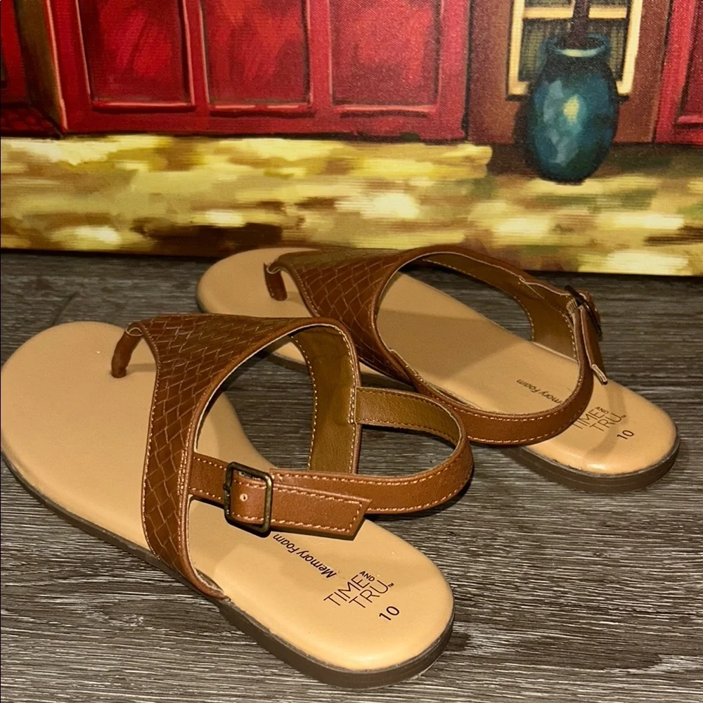 🦋Time and Tru Brown Tan Quilted Sandals 5/25$ - Picture 9 of 9